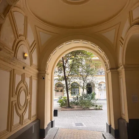 Astoria Center 8 * Budapest